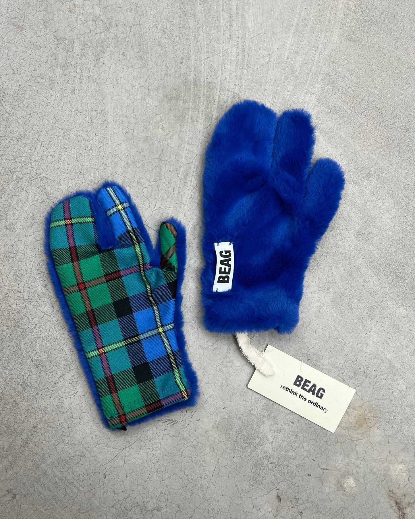 Guantes Tabi - pelo y tartán azul