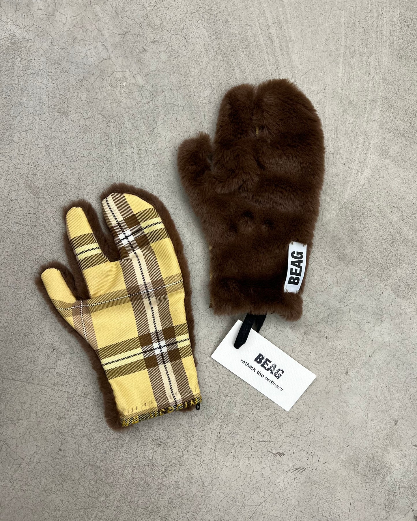 Guantes Tabi - pelo y tartán amarillo